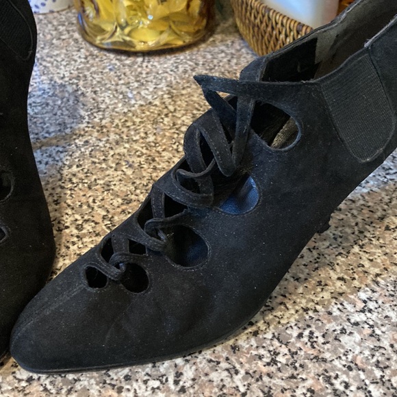 Shoes to die for. Stunning black suede. - Picture 6 of 7
